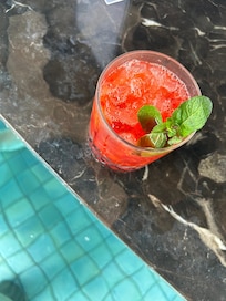 Cocktail Poolbar