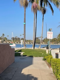 This close to the bay 👍