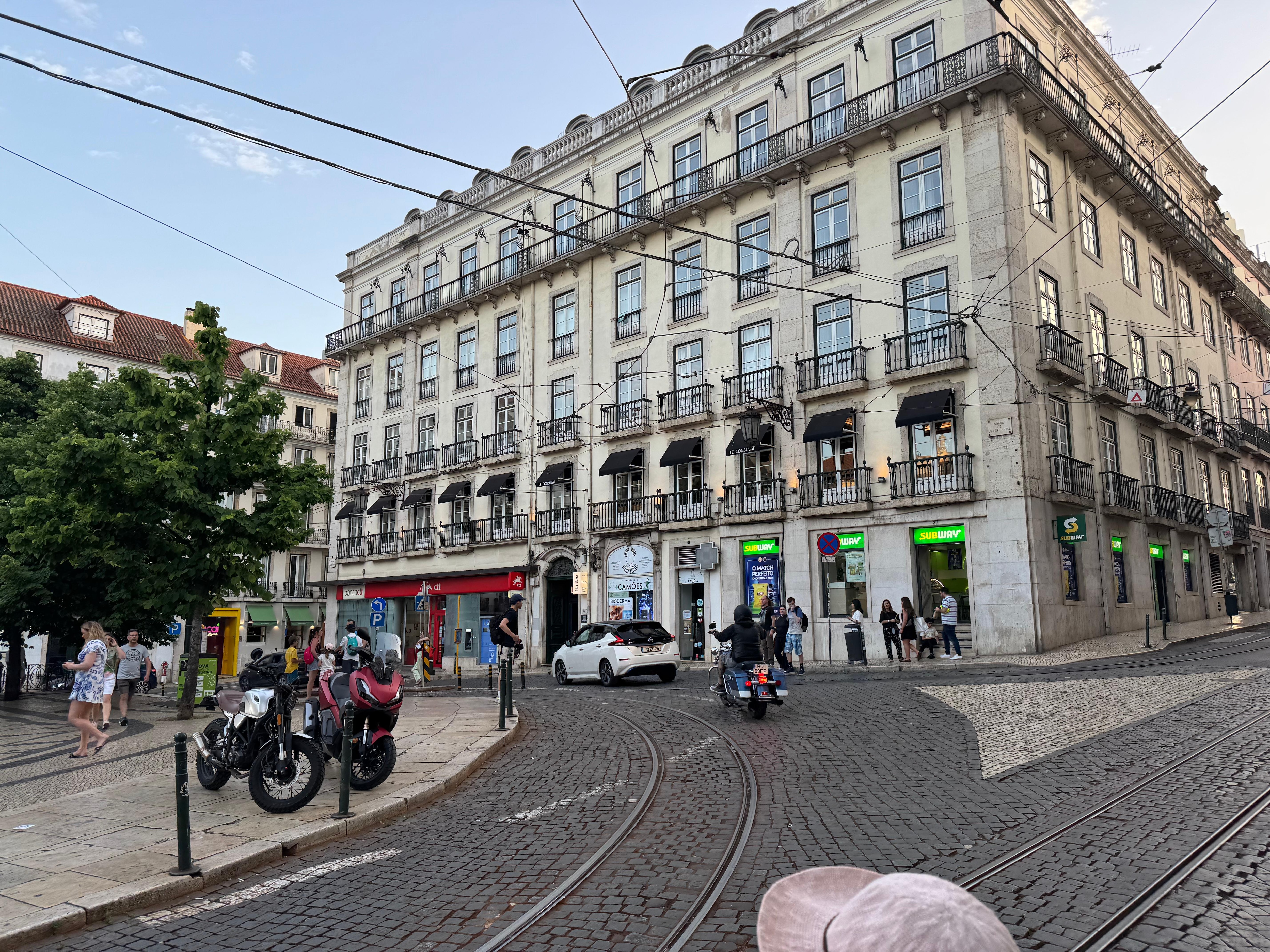 Le Consulat Hotel