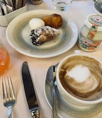 朝食はスイーツが充実していて、コーヒーは入れたてをサービスしてくれる。