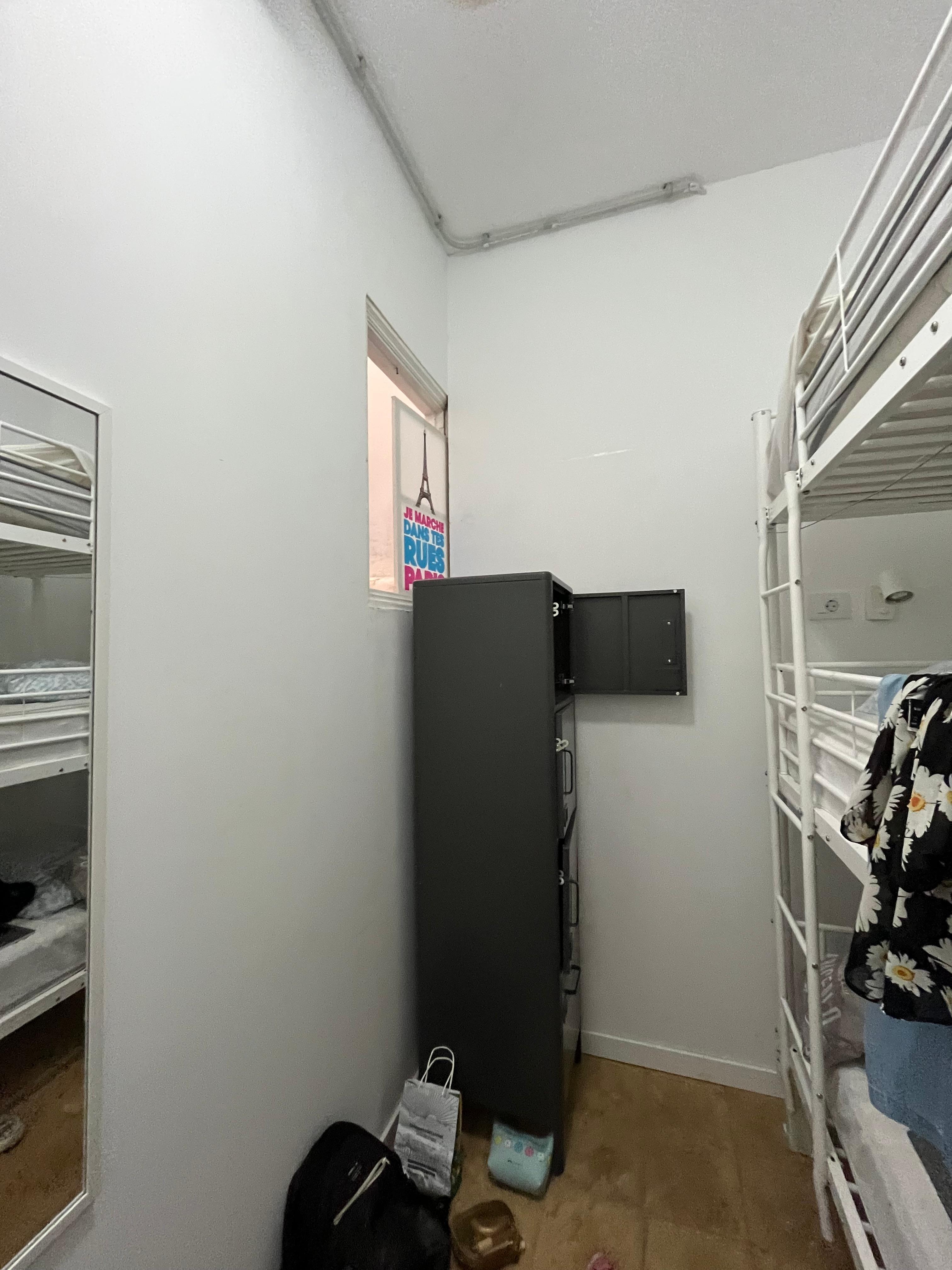 Espacio, luz y ventilación de habitación PARIS