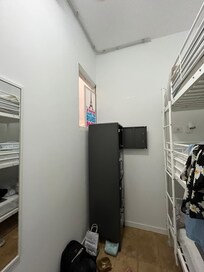 Espacio, luz y ventilación de habitación PARIS