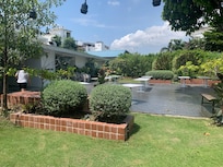 Court yard between hotel and restaurant.