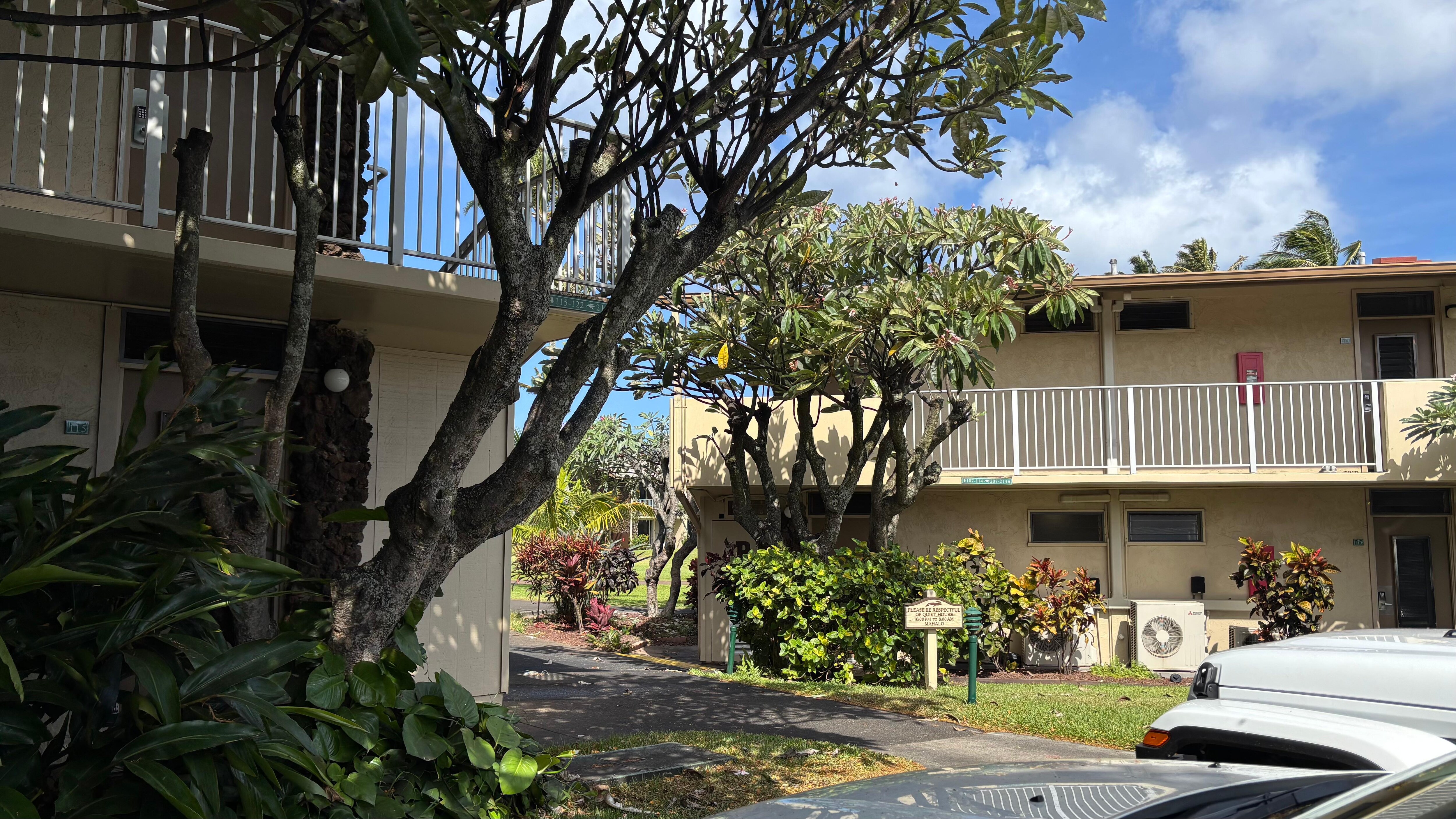 Perfect location. The walkway to the beach is right behind the unit.