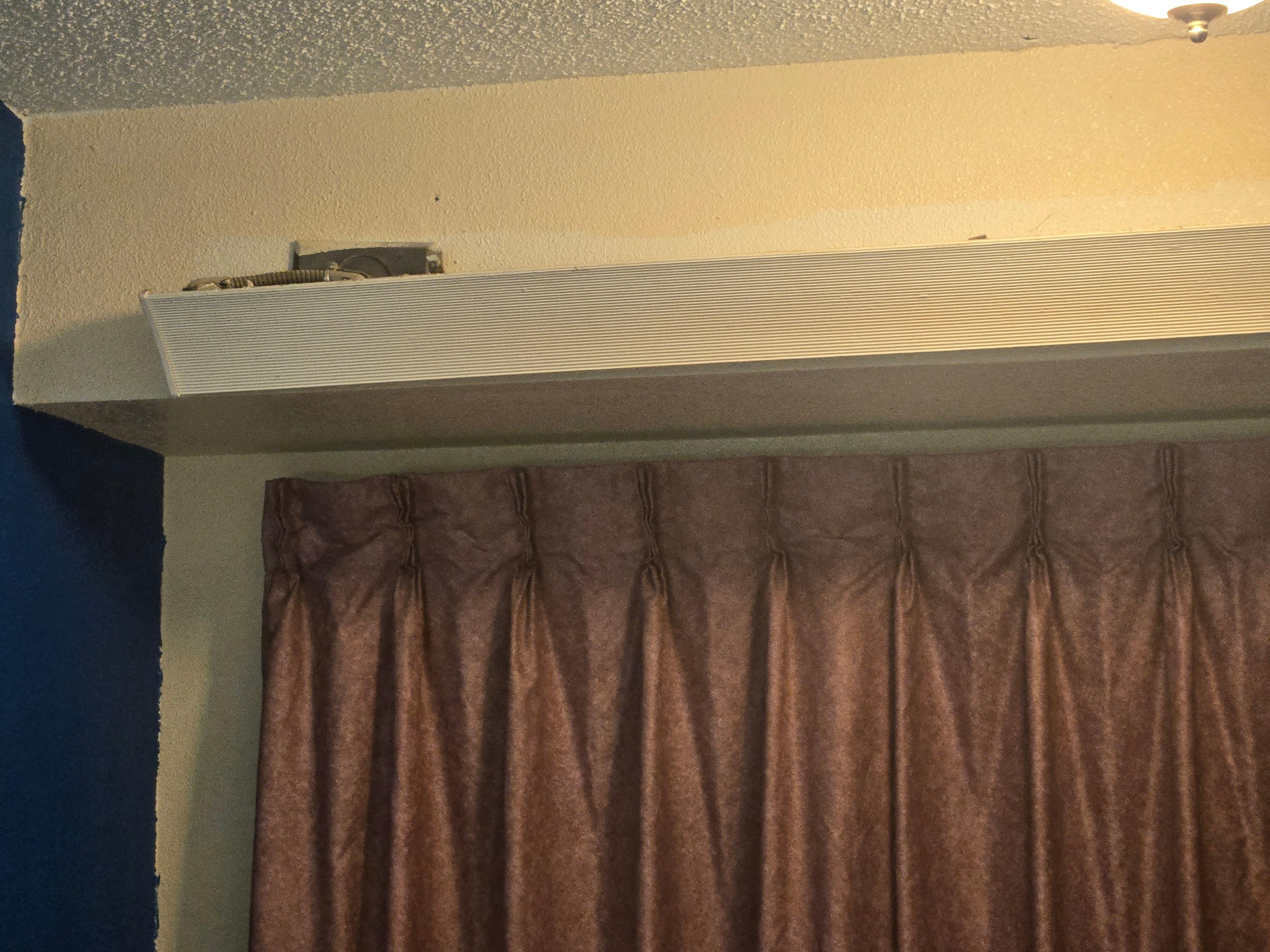 Cracks/peeled unsure what kind of moisture
Couldn't take of bathroom no light that worked and I forgot the floor