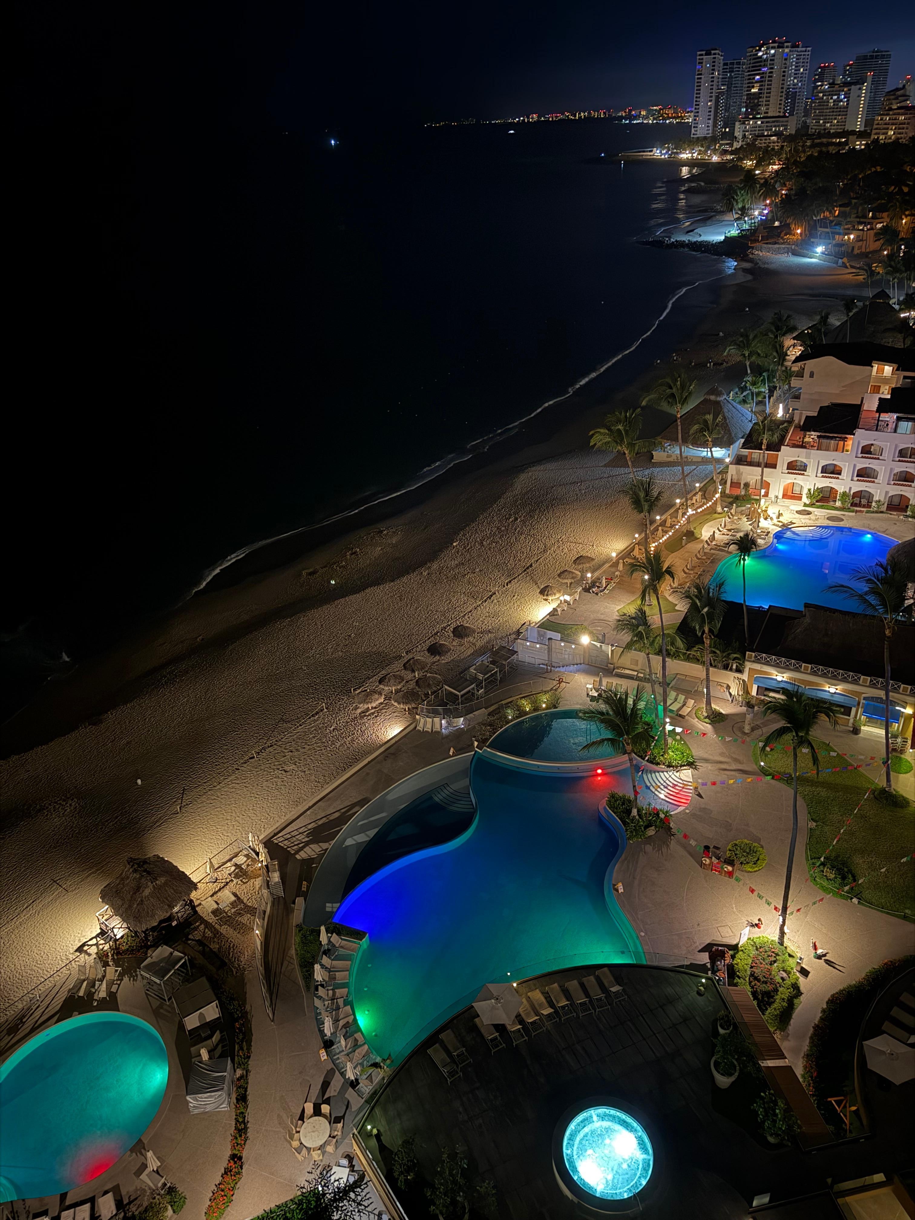 Vista Nocturna desde el Balcón de la Habitación 