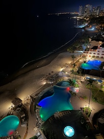 Vista Nocturna desde el Balcón de la Habitación