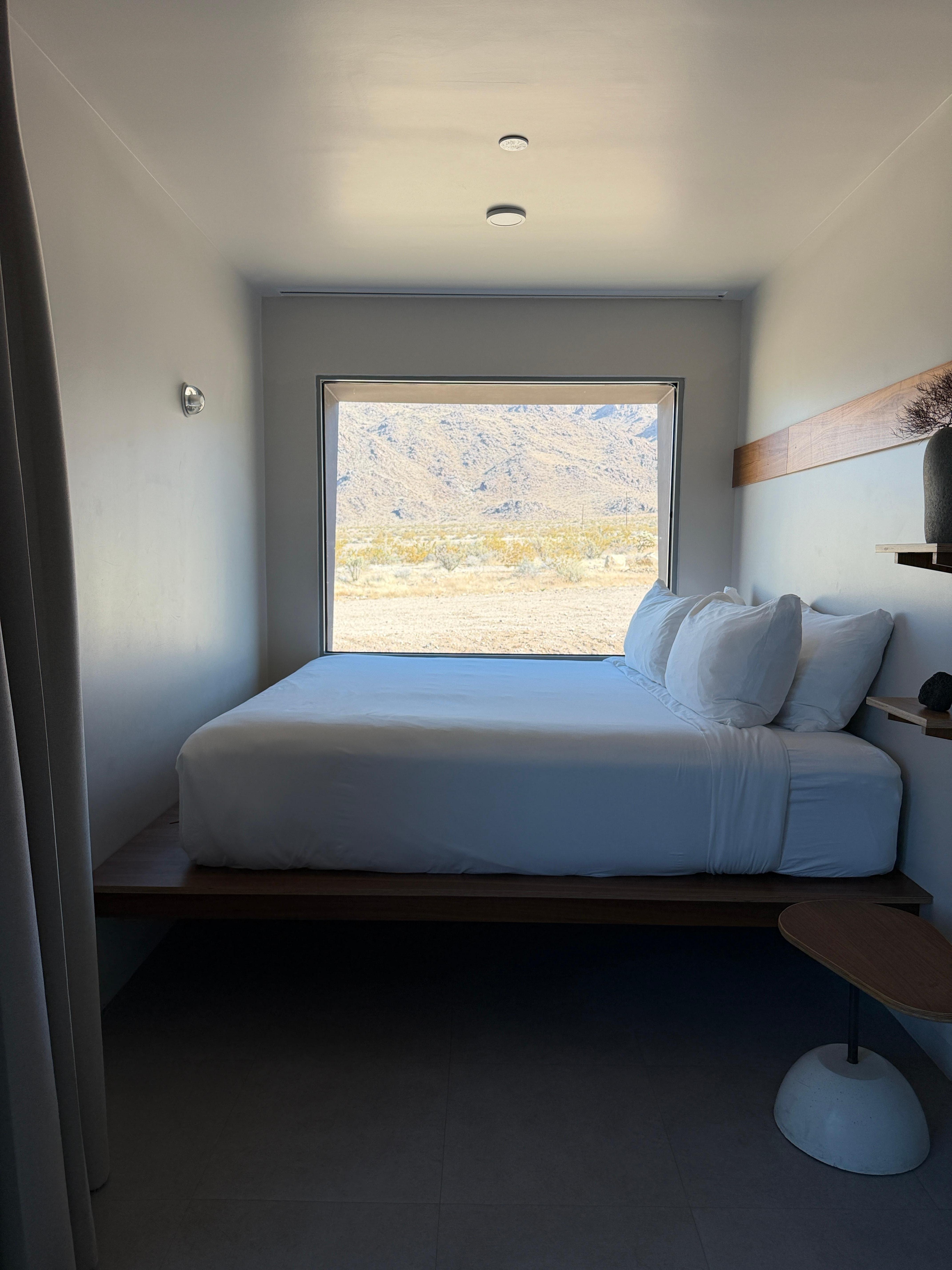 Room with a view (large room).