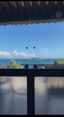 Vista da nossa cama! Varanda com vista total da praia de JOÃO FERNANDES