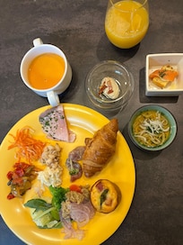 朝食!バイキングが楽しい!おしゃれでどれも美味しかったです。