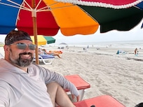 Renting beach service (two lounges and an umbrella)