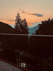 The views from the deck of this place were amazing!