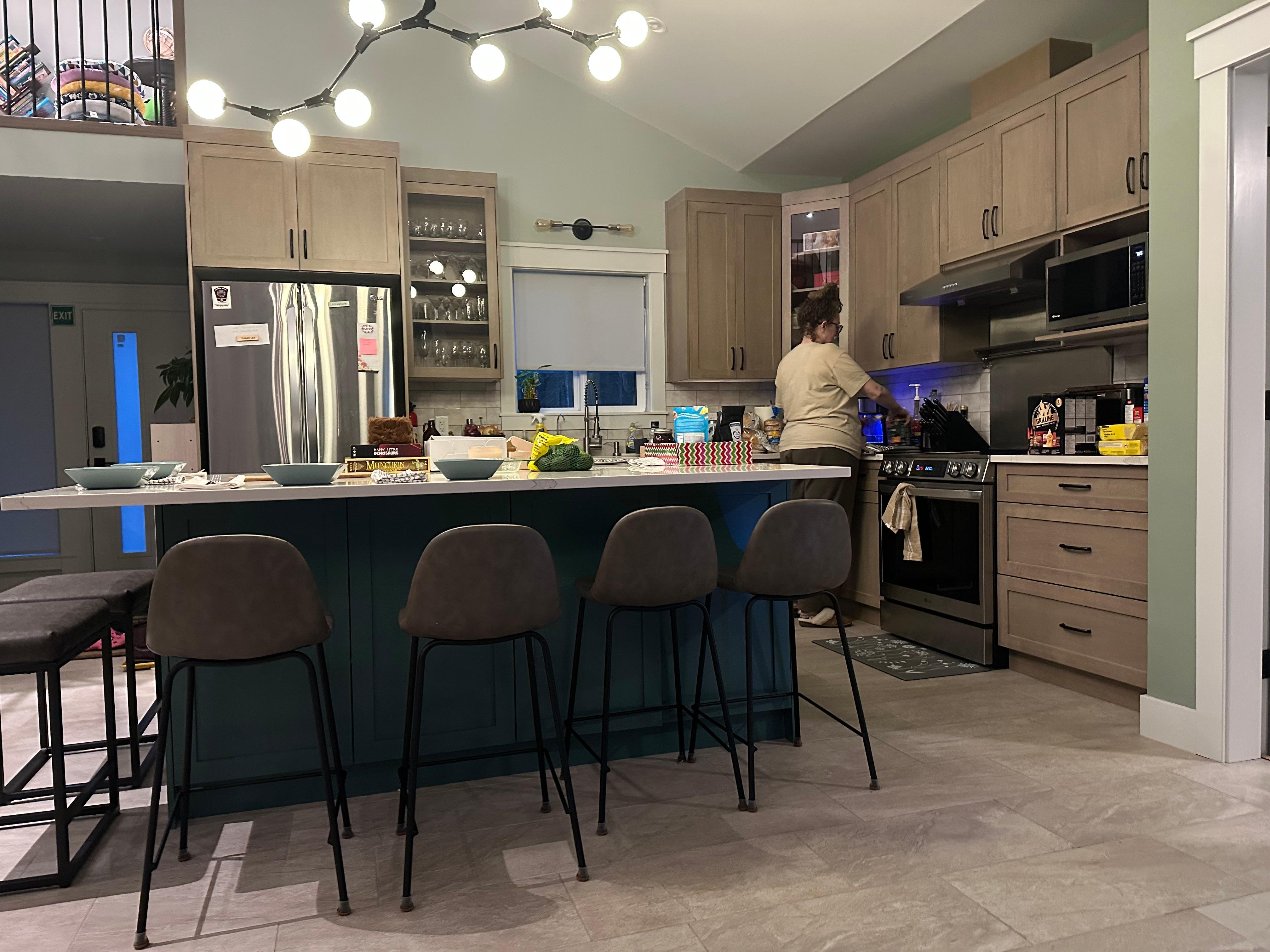 We loved this kitchen so much.  We usually had the island covered in our crafting projects - it was wonderful space wherein to work and nourish ourselves ☺️