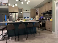 We loved this kitchen so much. We usually had the island covered in our crafting projects - it was wonderful space wherein to work and nourish ourselves ☺️