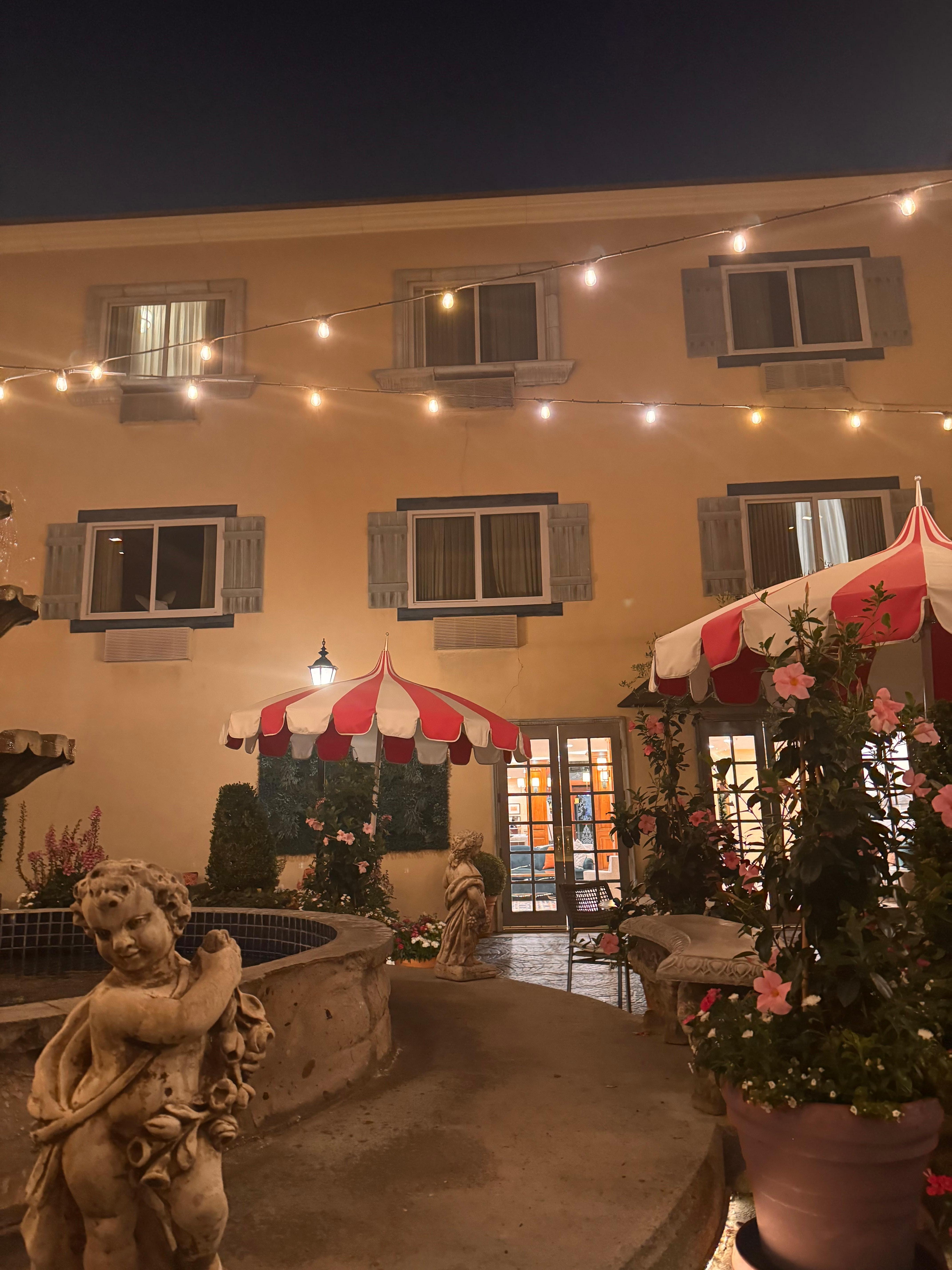 courtyard restaurant 