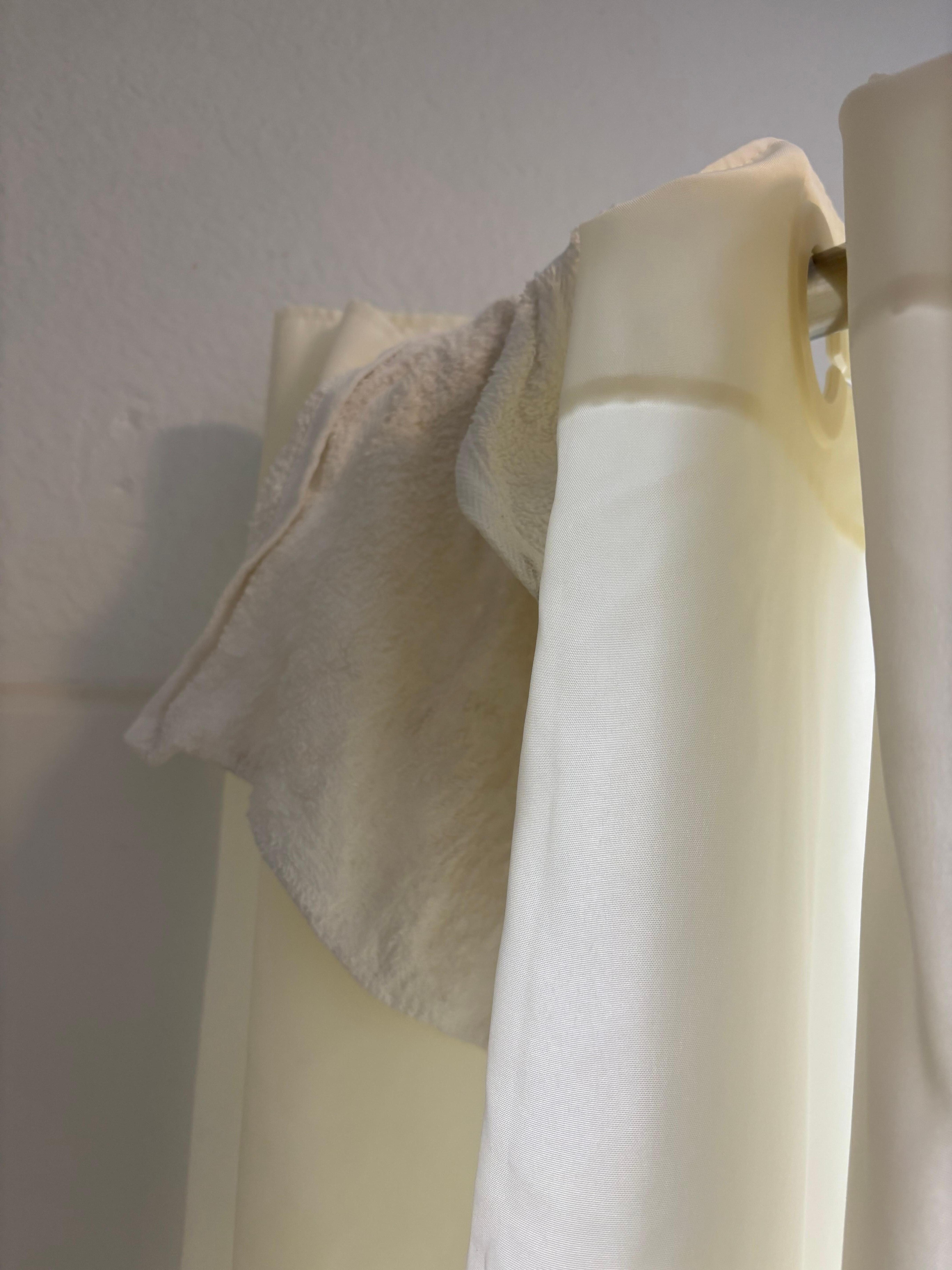 dirty linens from previous guests left in shower--was it cleaned???