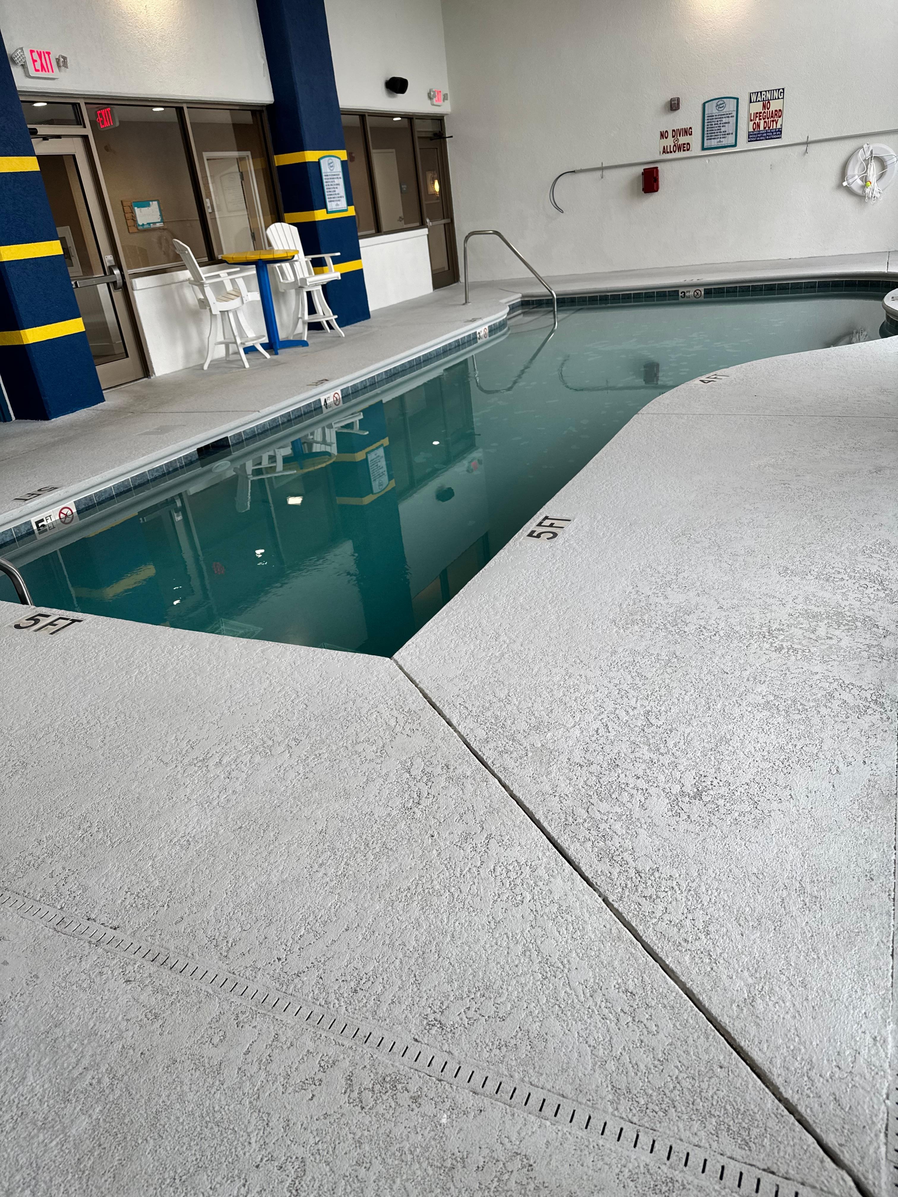 Pool& hot tub open 8 am until midnight.