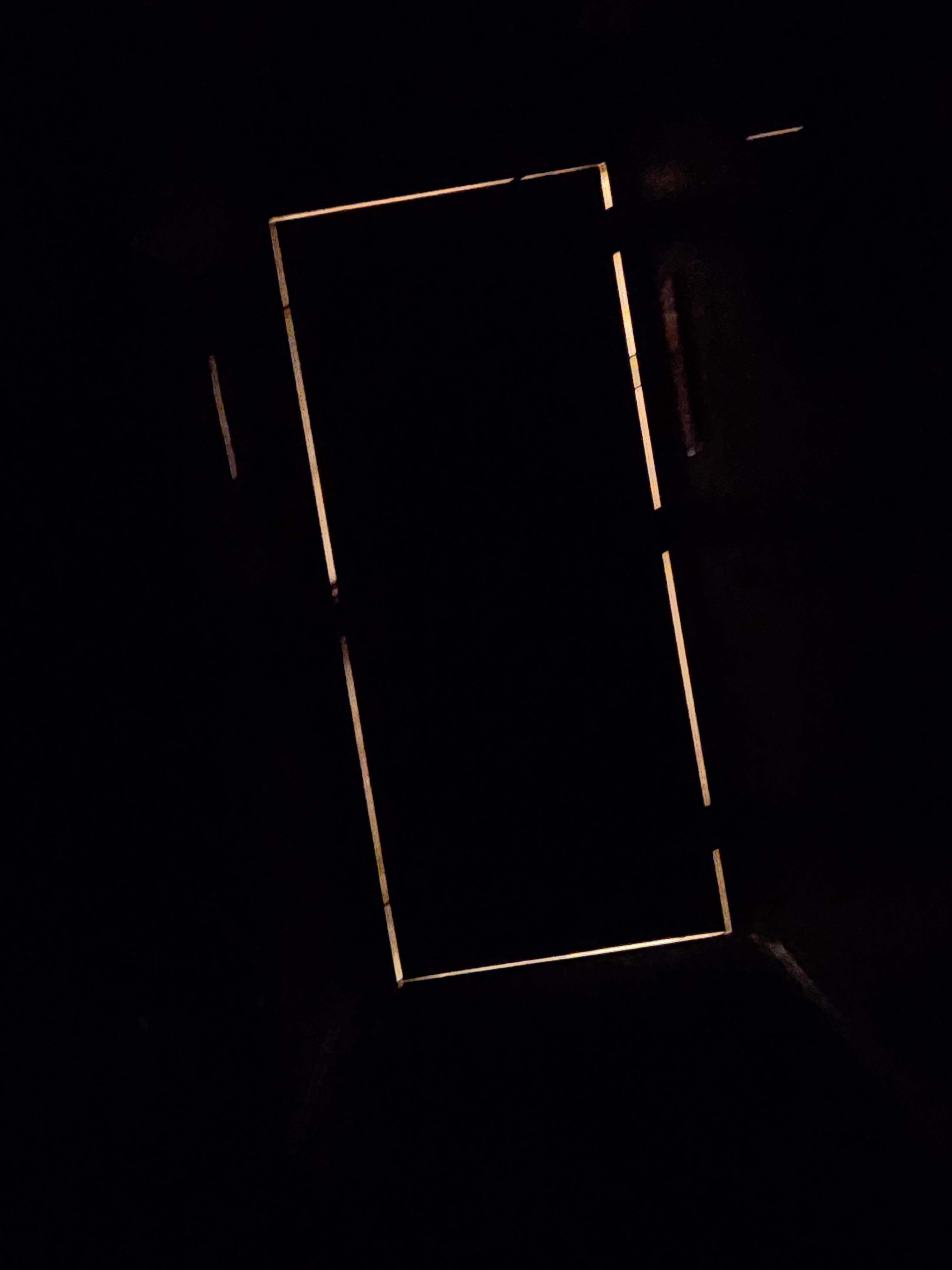 The strong light coming from the lobby through the side of the door made it difficult for me to sleep.