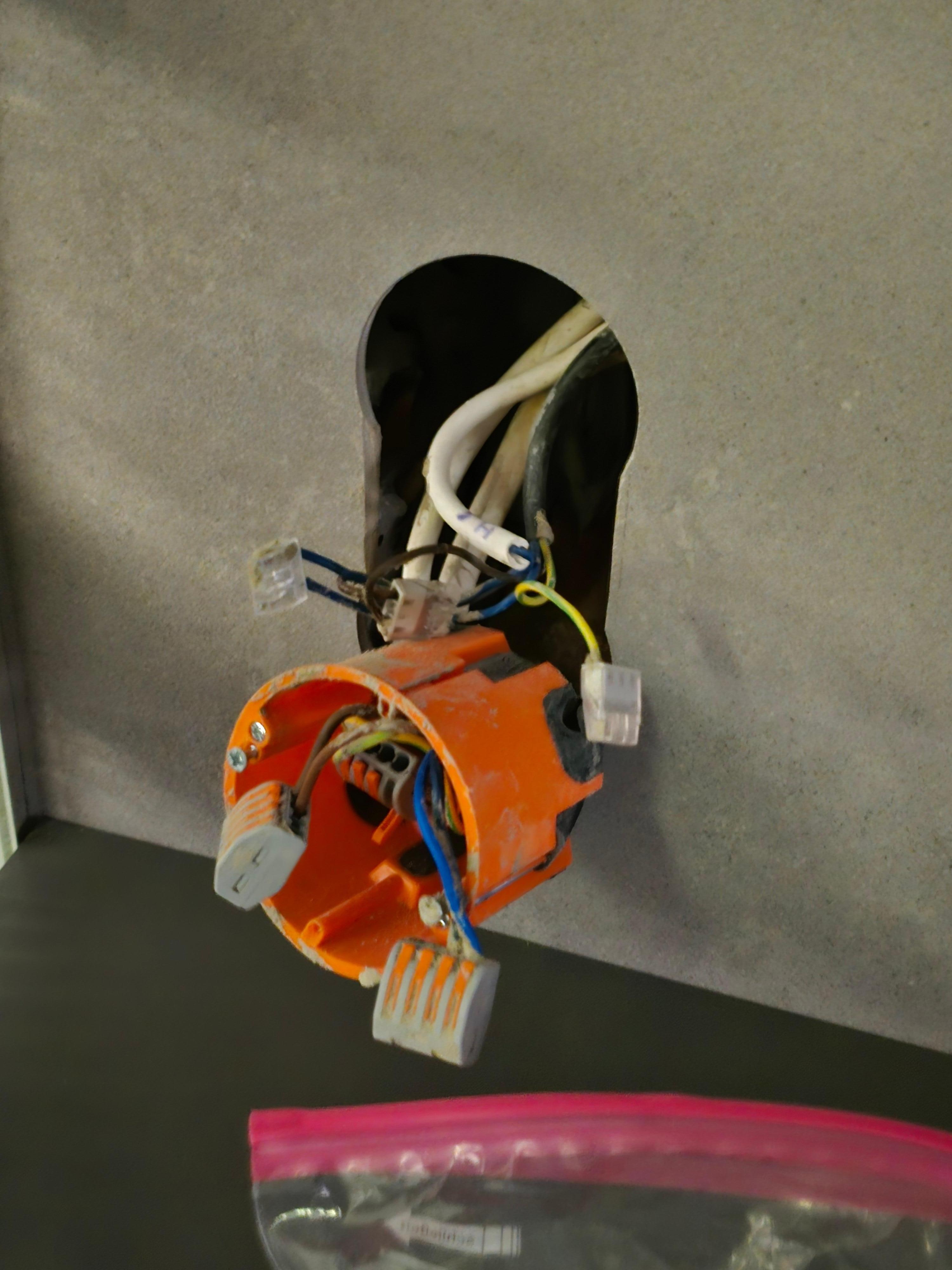 unfertige Elektroinstallation