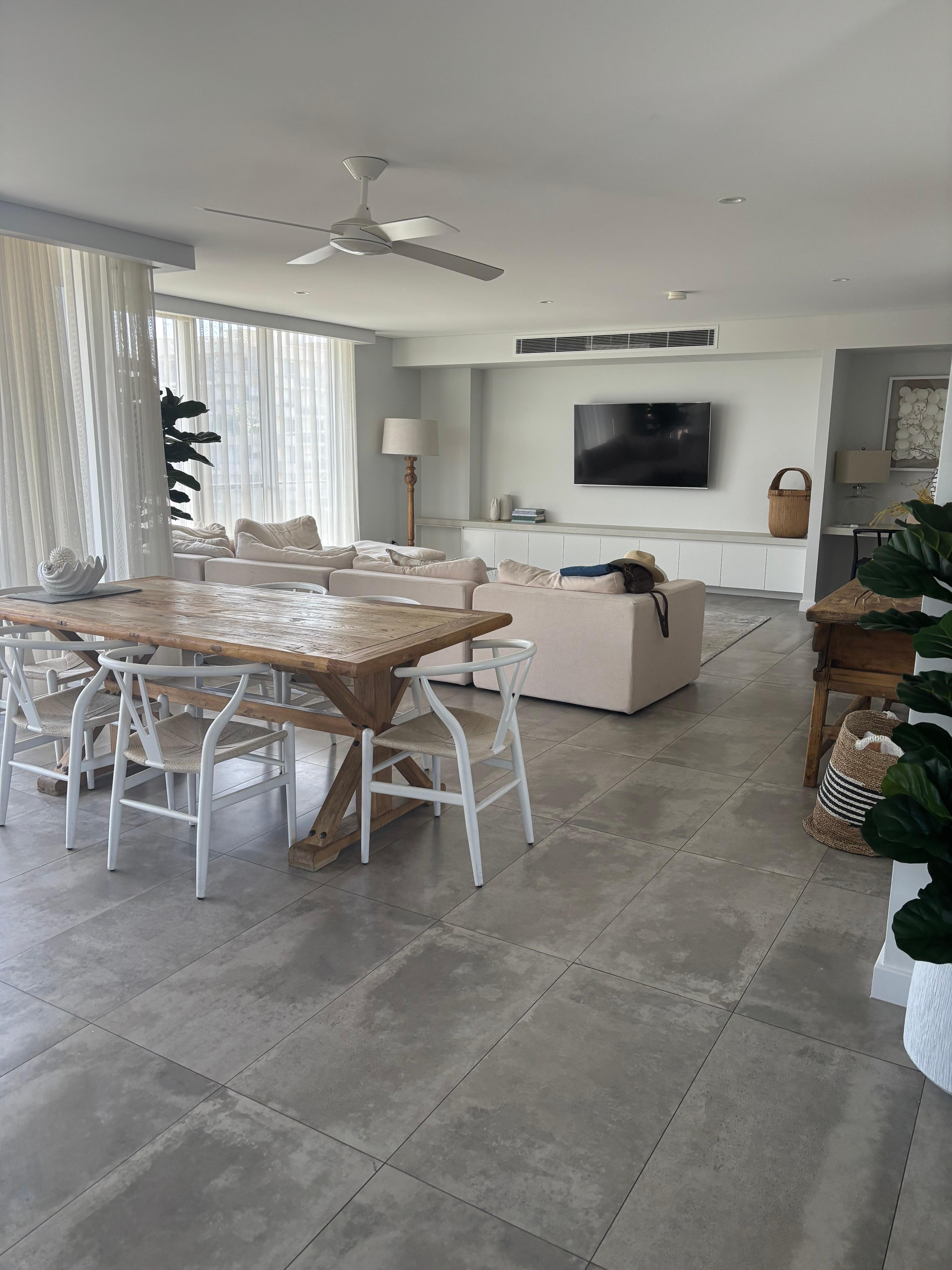 Dining & lounge room