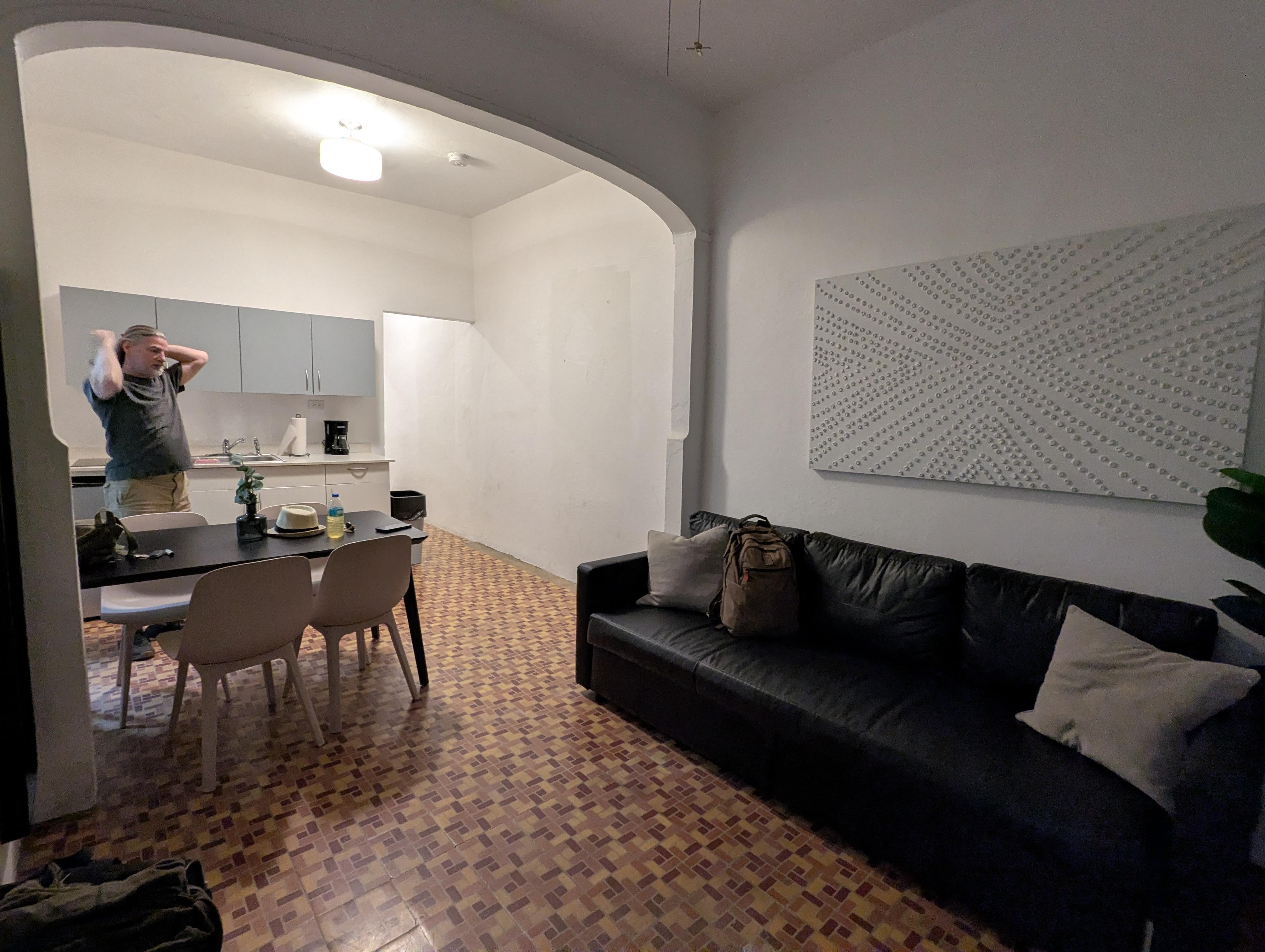 Living room/kitchen/dining table area