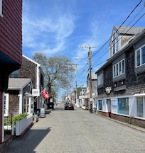 Bearskin Neck