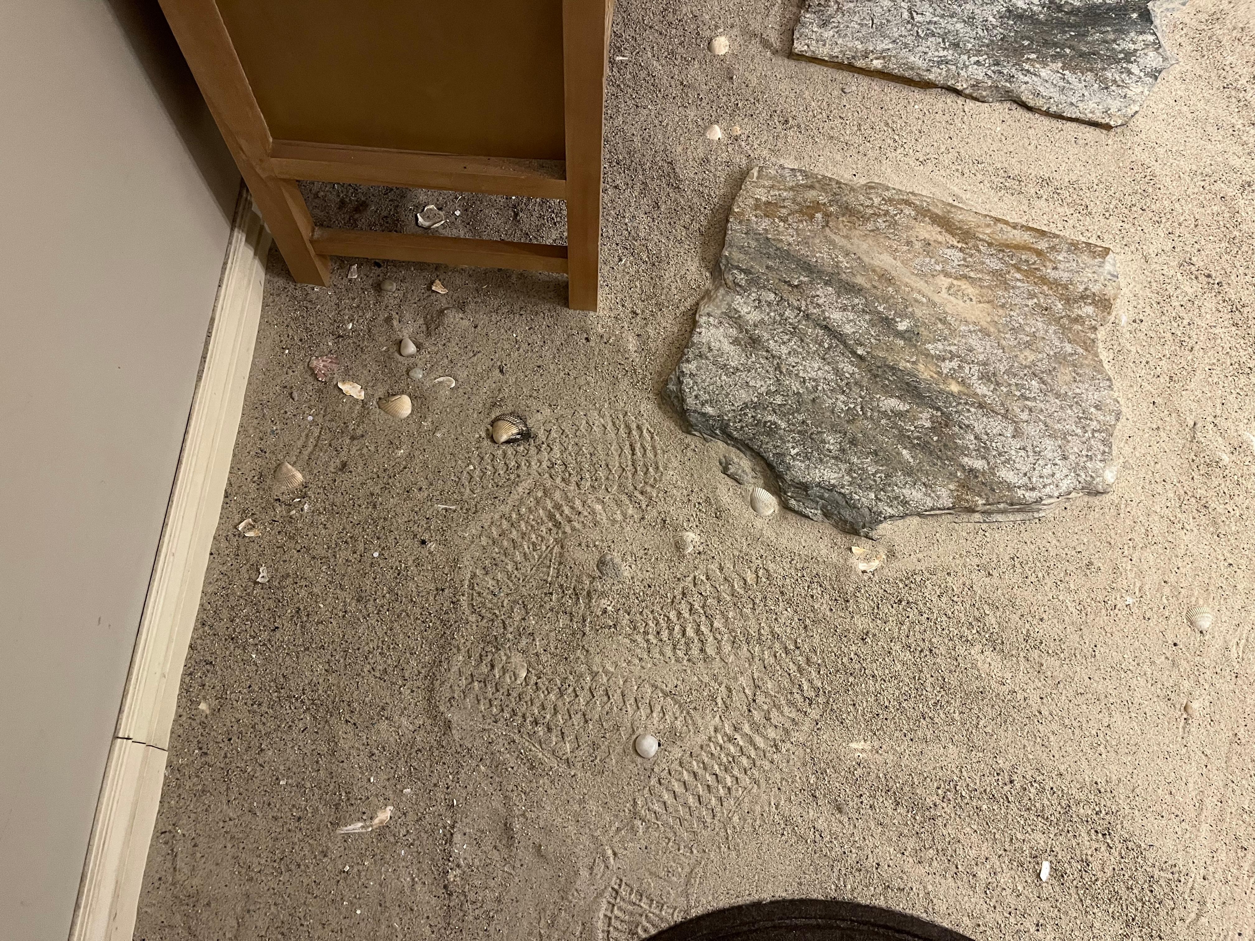 Fun sandy floor 