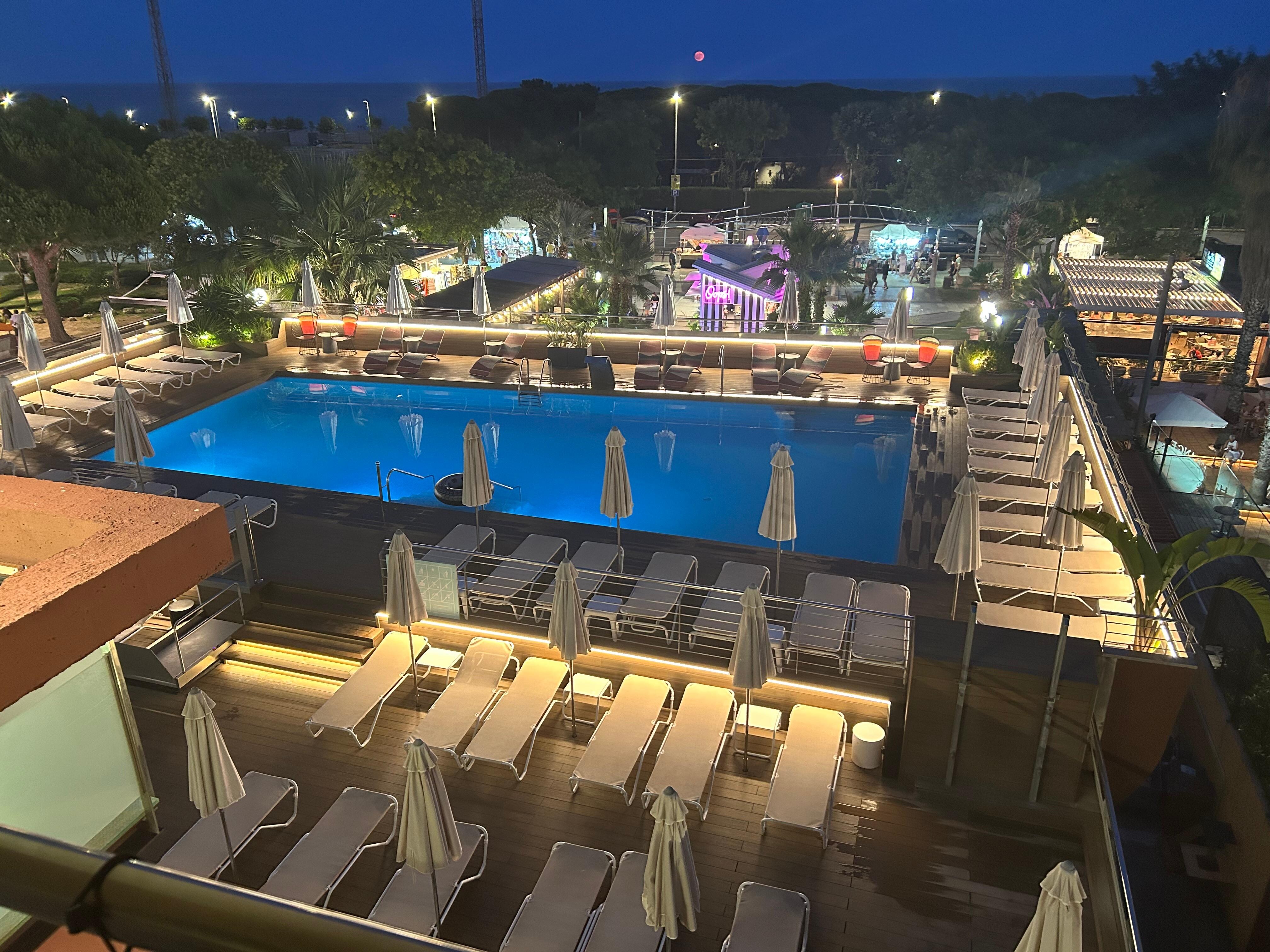 Pool am Abend 