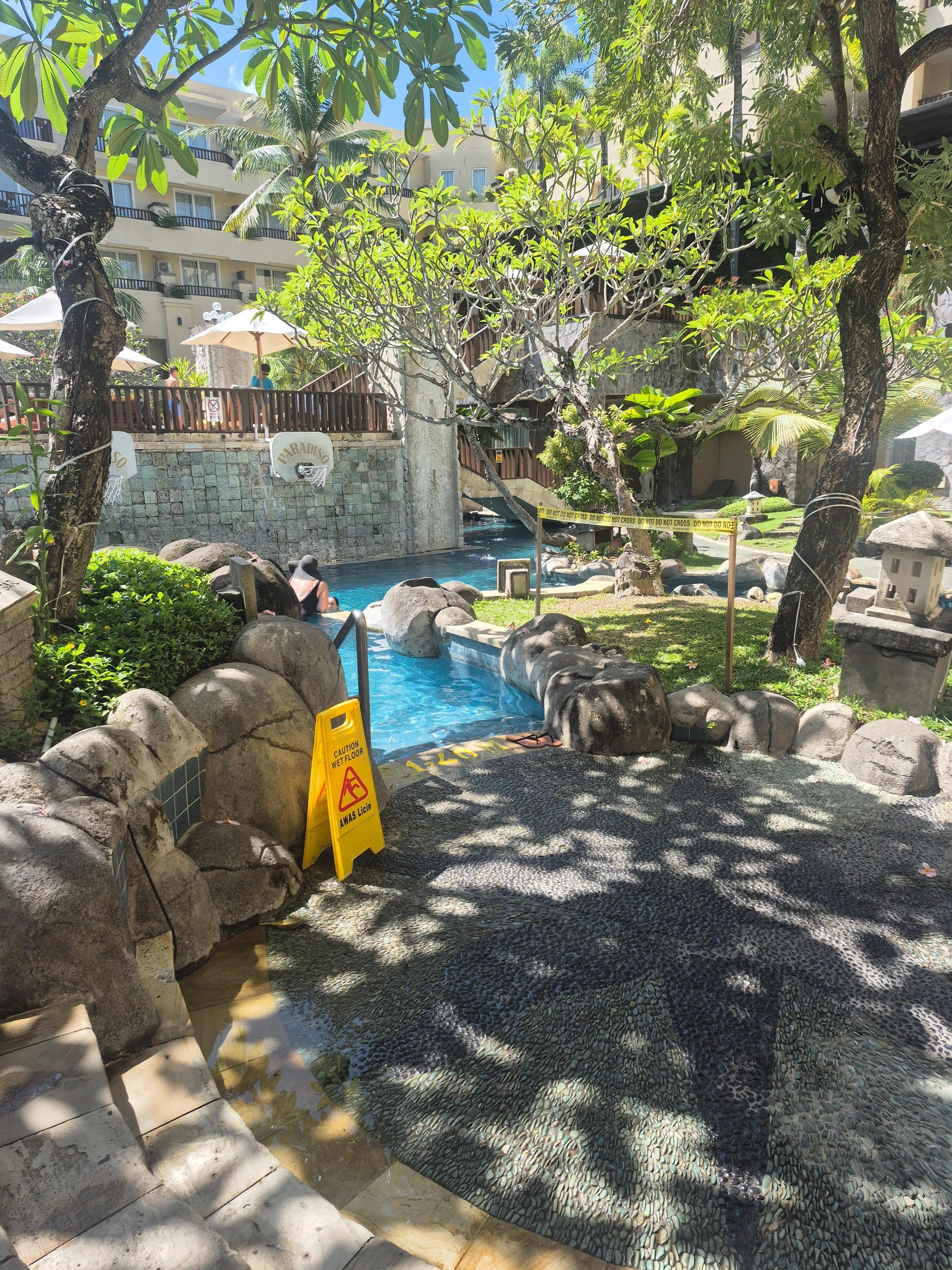 Access to middle pool area is good.