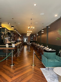 Bar restaurant in the lobby