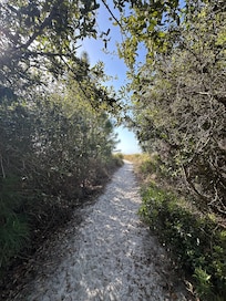 Easy beautiful 5 minute walk to the beach