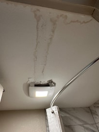 Ceiling in the bathroom