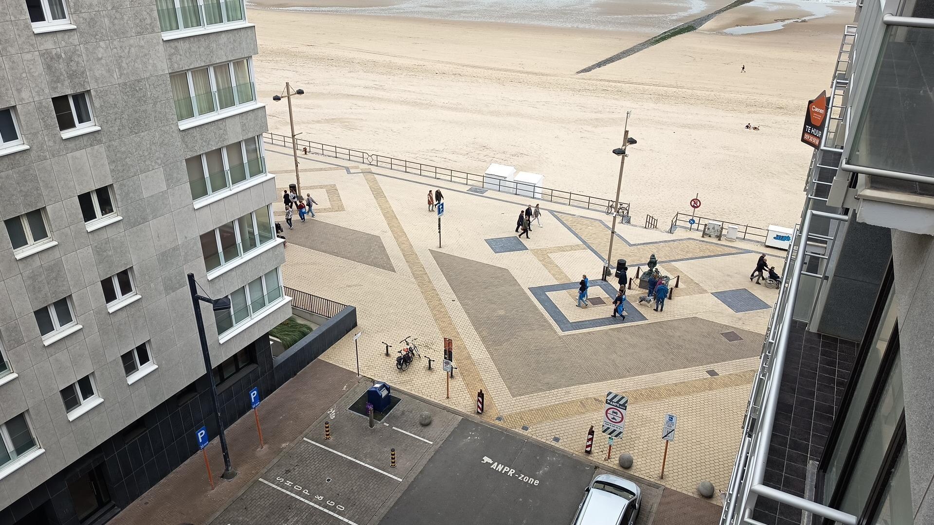 Zwei Kurzzeit Parkplätze vorhanden (30min)