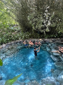 Exterior con naturaleza preciosa