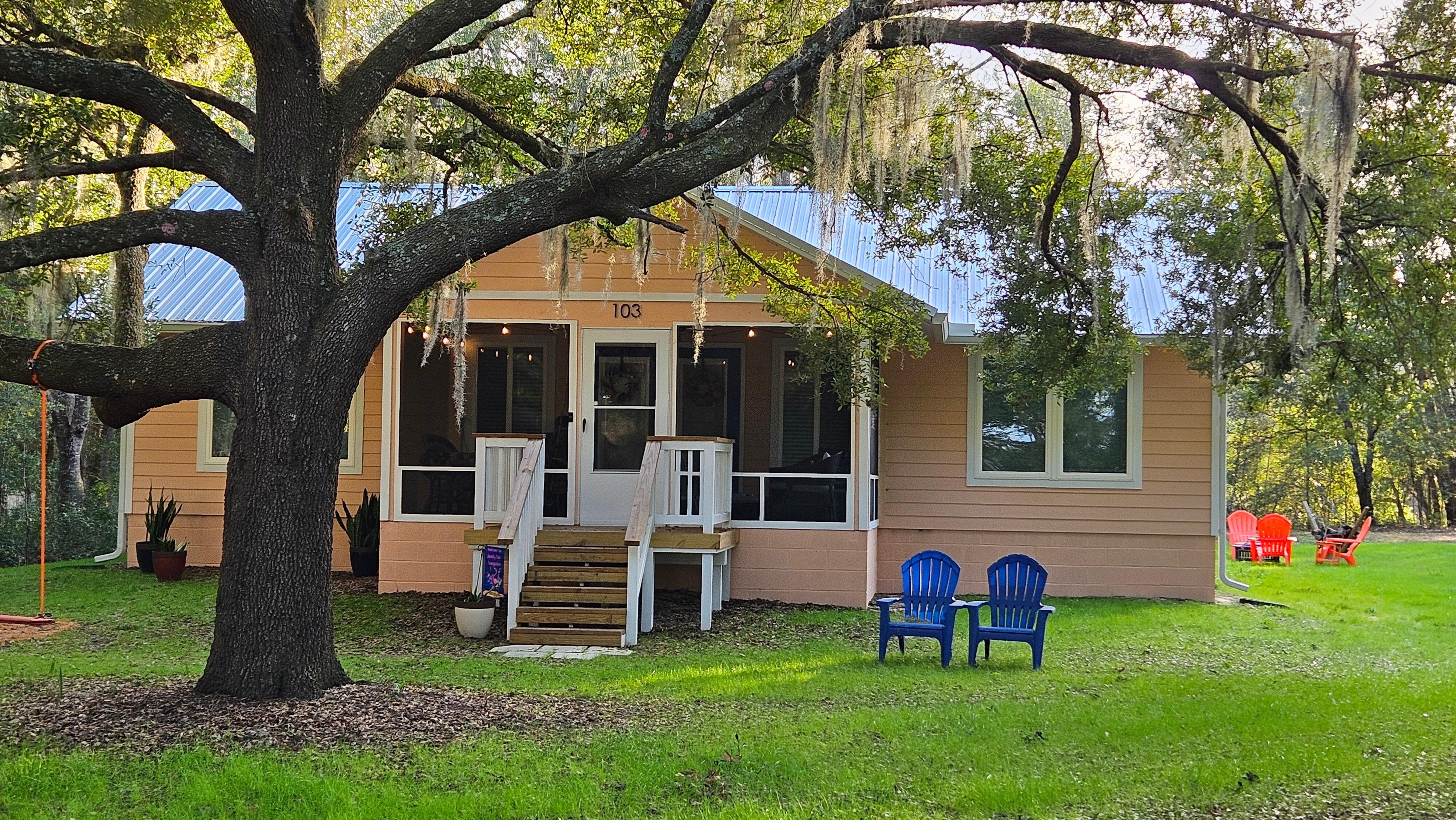 Front of Sandy Toes Bungalow. 