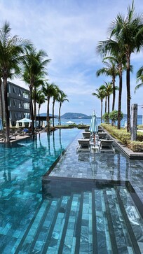 Pool was VERY clean everyday. Some reviews were misleading-trust me it’s well kept area.