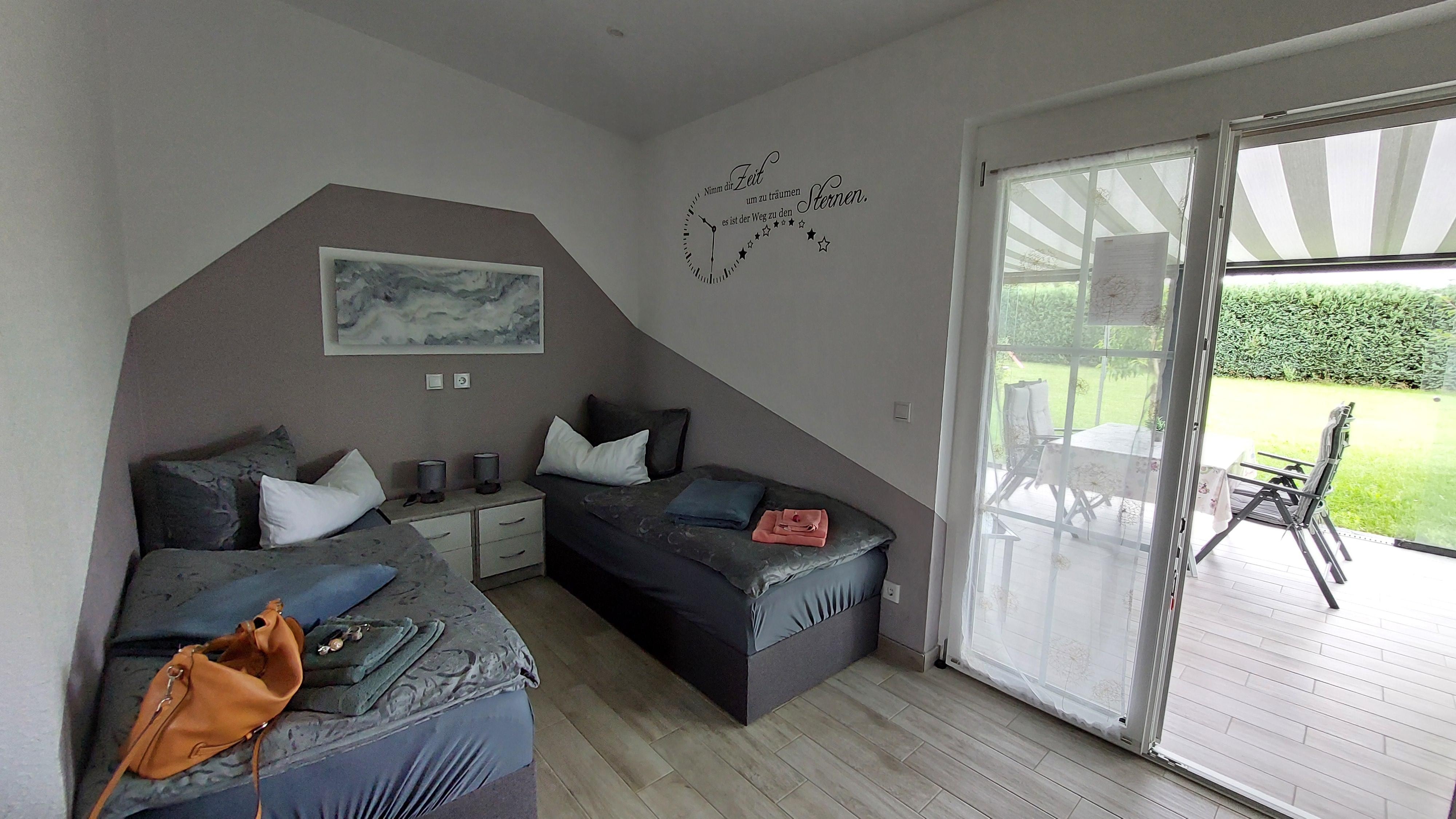 Schlafbereich, Betten können auch zusammen gestellt werden. Mega kuschelige Bettwäsche 🤩