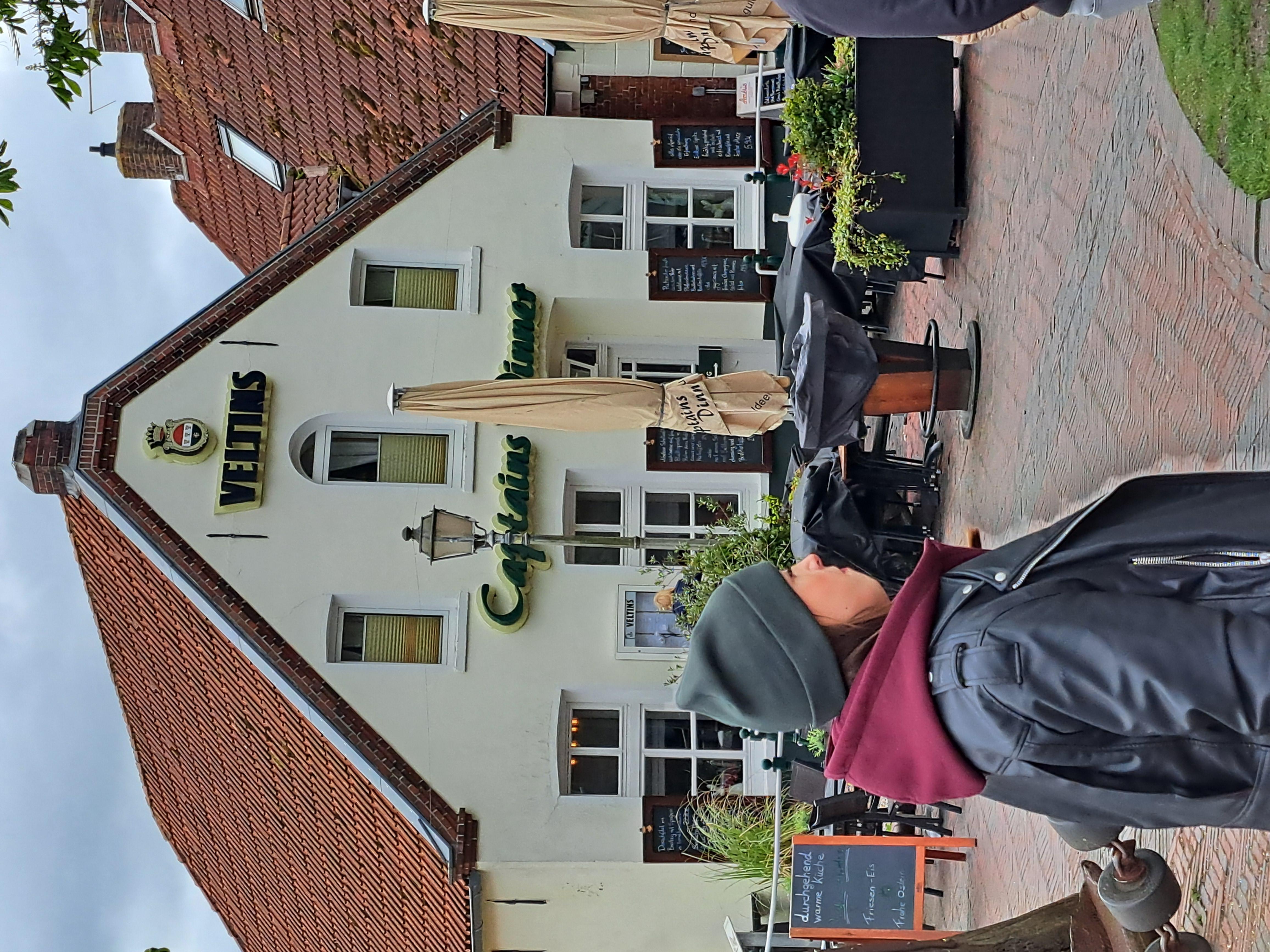 Im Hafen ist immer reger Betrieb. 