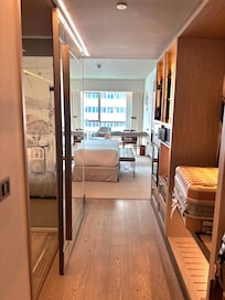 Roomy entrance