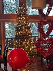 A surprise 40th anniversary celebration hosted by little elves in the shape of grandchildren!