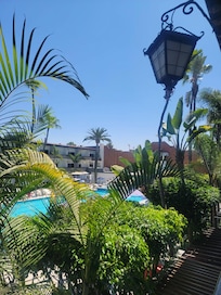 Vista a la piscina, prรณxima pedirรฉ 1er piso y mas al centro
