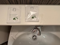 Des échantillons de savon petit format pour se laver pour 2 jours .