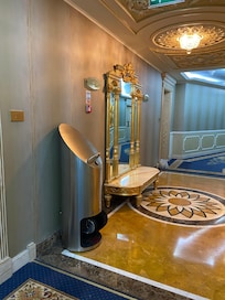 Shoe shine at the lifts