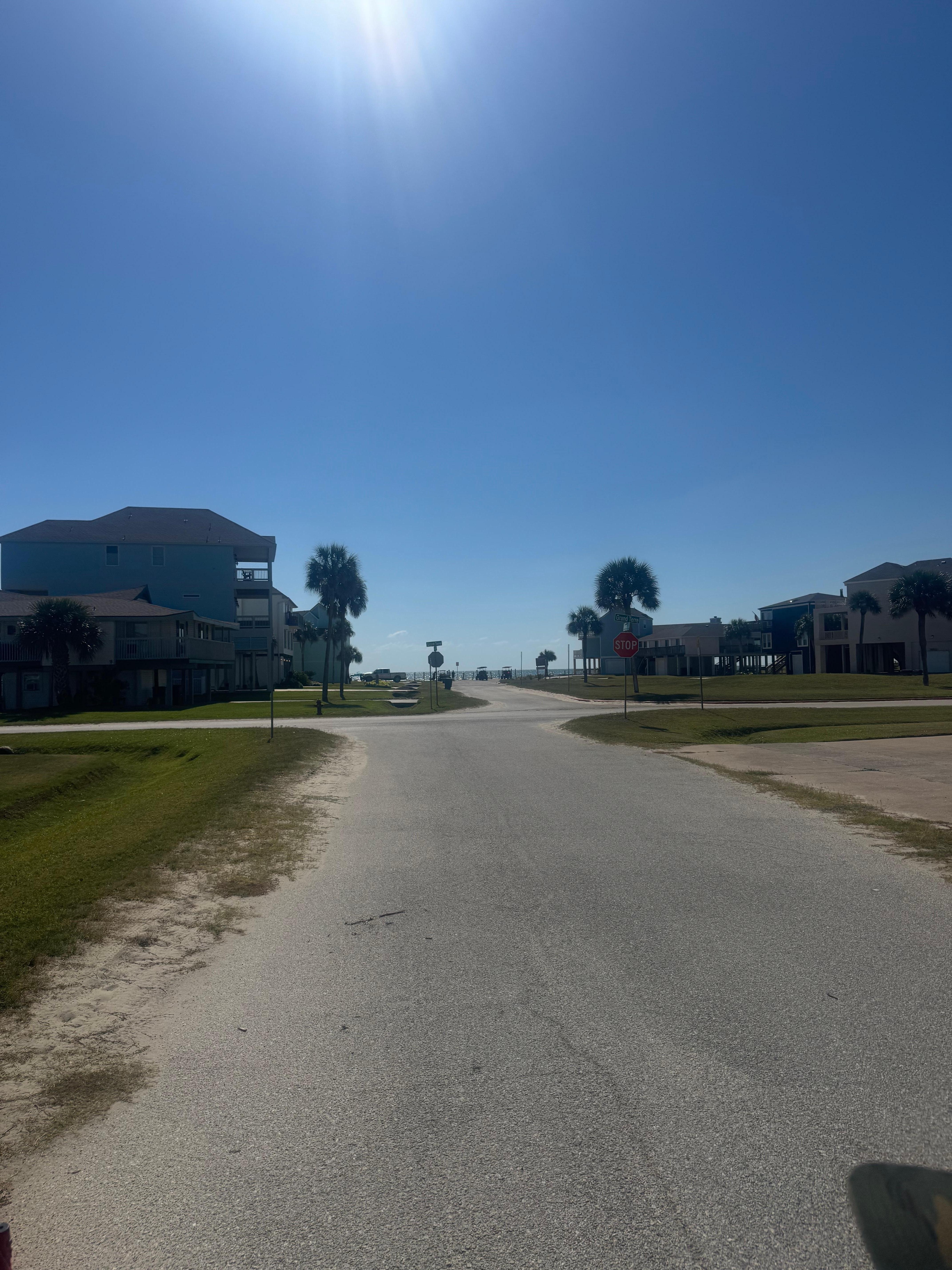 Short walk from house to beach 