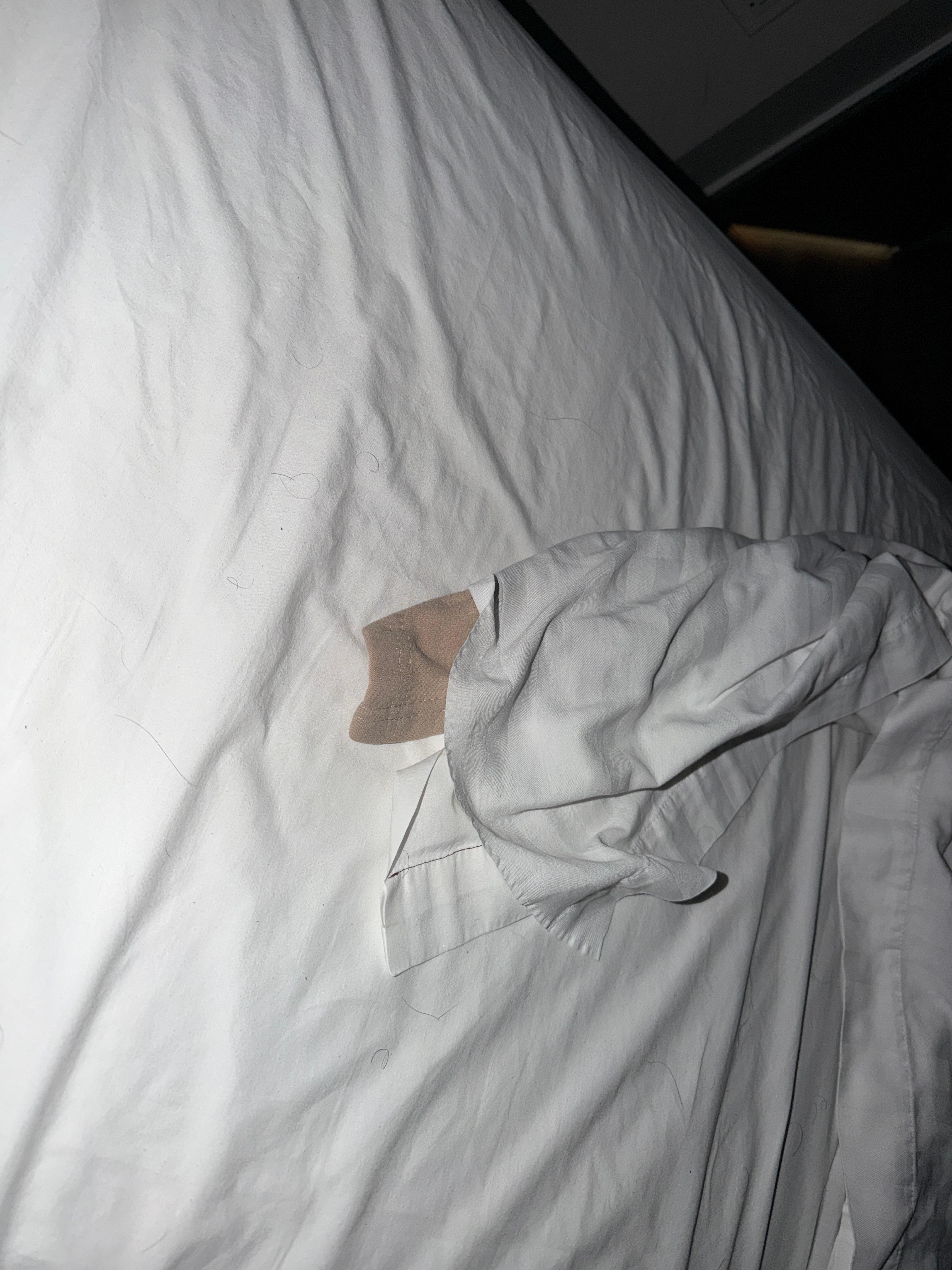 Poor quality material blanket n discomfort smell 