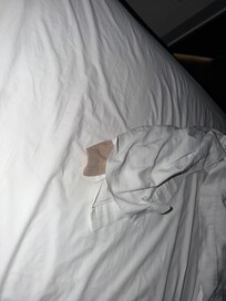 Poor quality material blanket n discomfort smell