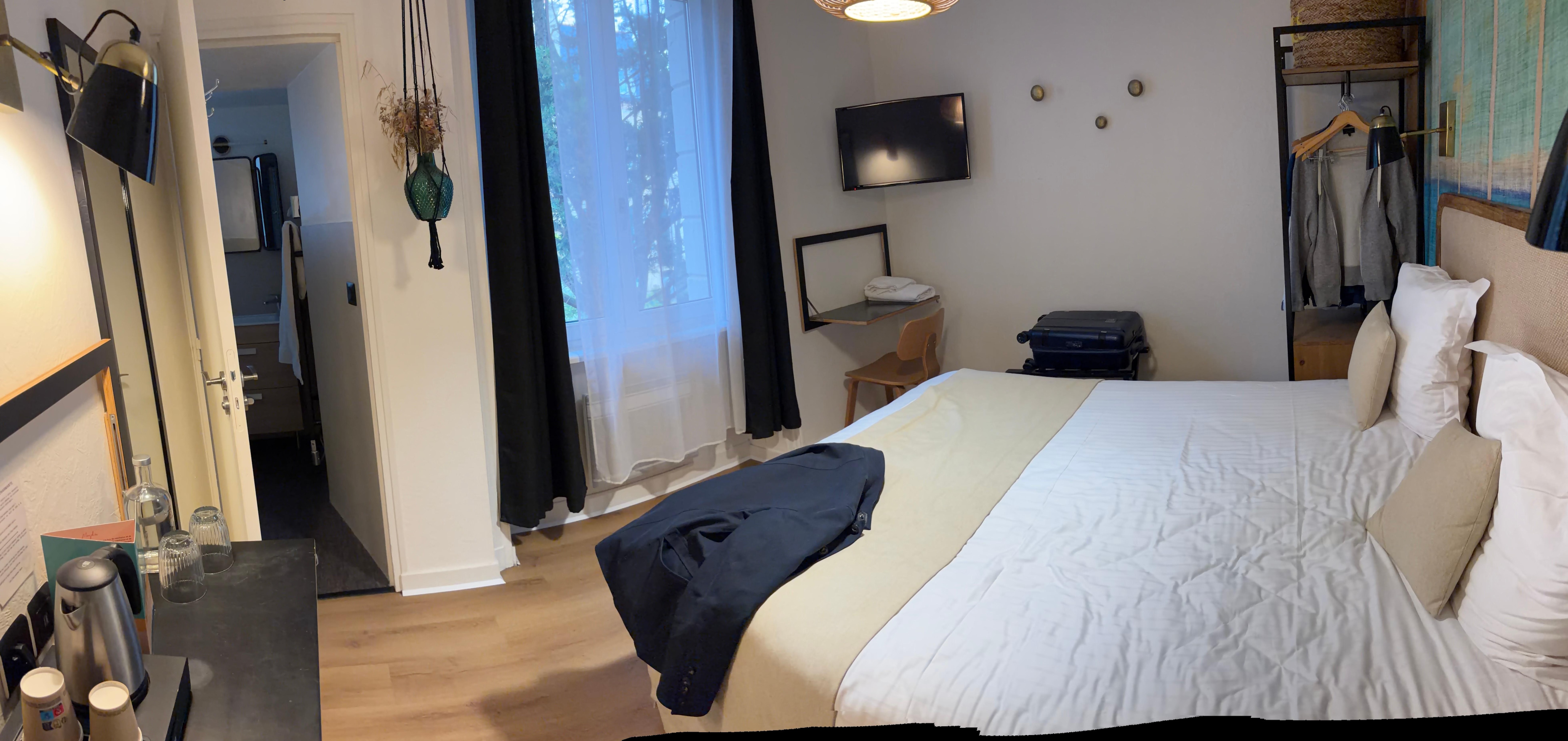 Bedroom, courtyard view 