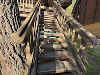 Stairs leading to yard