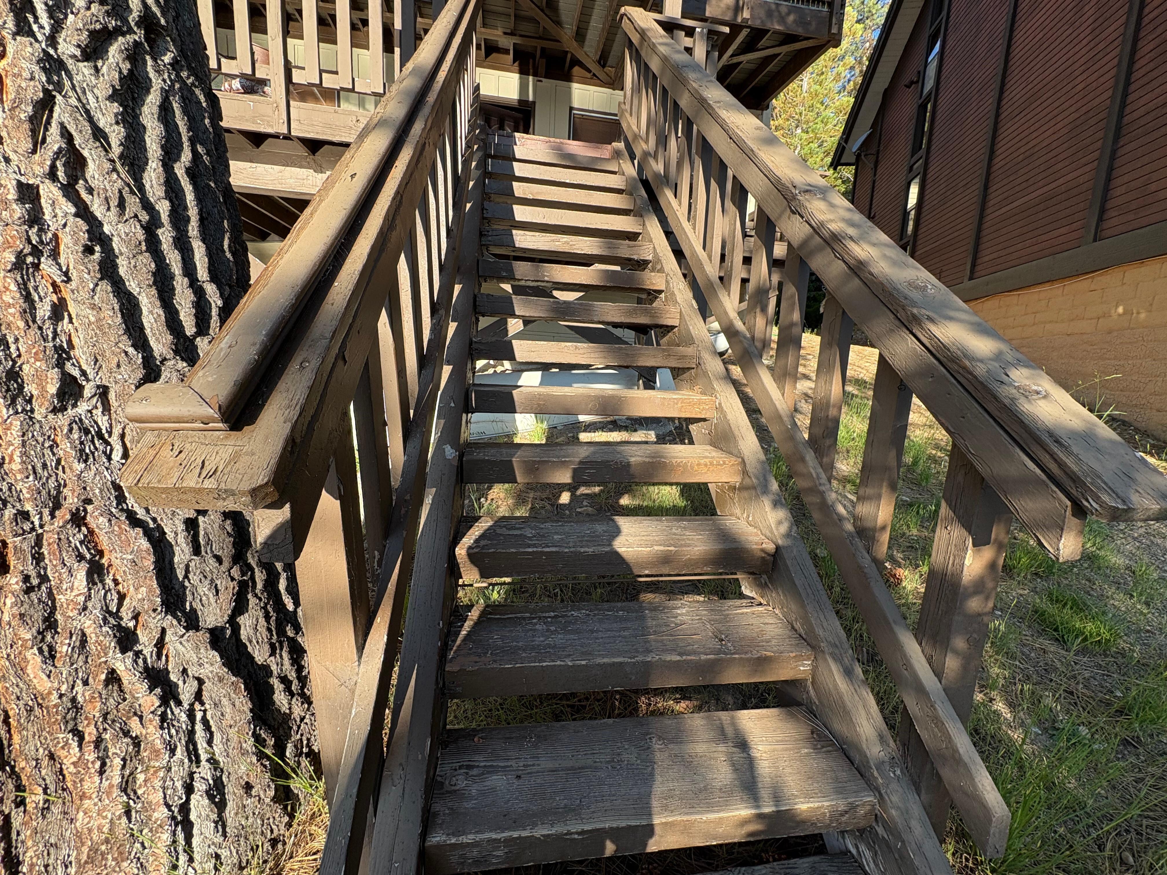 Stairs leading to yard
