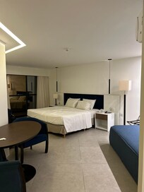 DOES NOT LOOK LIKE PHOTOS